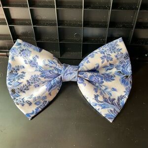 Vintage blue bow